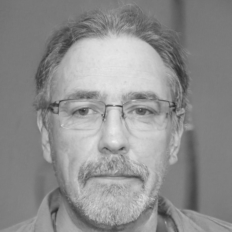 Darren Kellaway reviewing expense reports with program participant